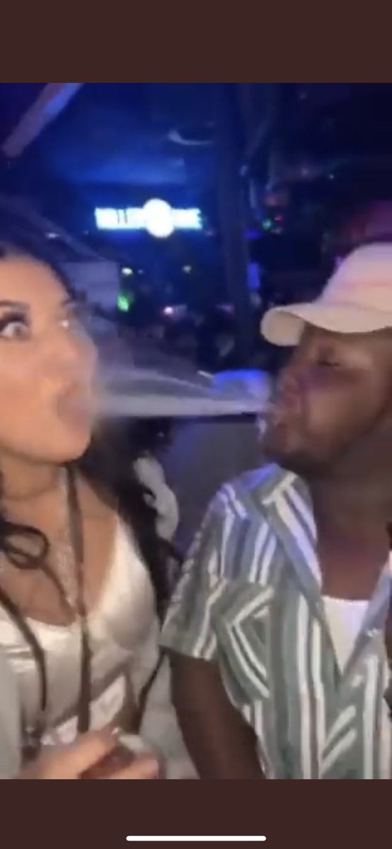 @ClubPhotos_ Bro fed her like a momma bird😂😂😂