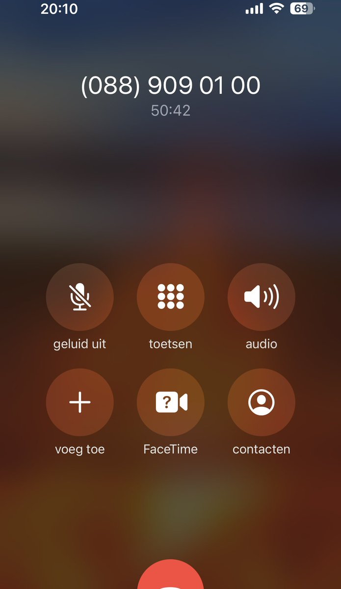 justroebbie's tweet photo. Beetje jammer @SamsungNL na 50 min nog niemand aan de lijn en via whatsapp niet veel beter. BTW is het normaal dat je scherm los laat bij een curved scherm ? Zie foto Volgens @Coolblue_NL  maak ik weinig kans en valt het niet onder garantie. Wat nu ? Oplossing ? Aankoop 22-12-21 https://t.co/Bv7DiHGJz1