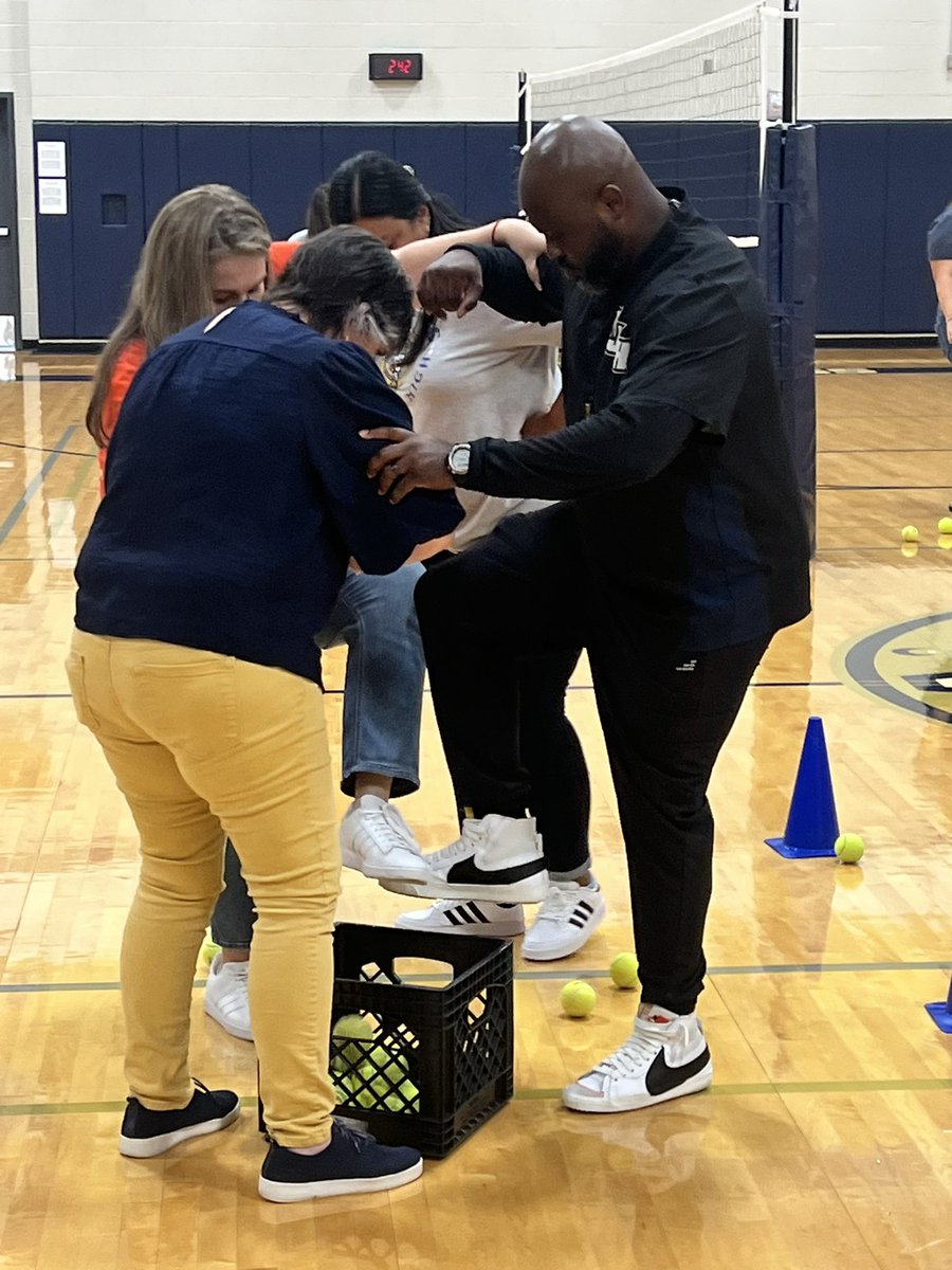 AdamsVikings's tweet photo. Our staff is THE BEST! Great team building as we prepare for year 5! Go Vikings! #AlwaysbeaViking https://t.co/qGQShOZDAR