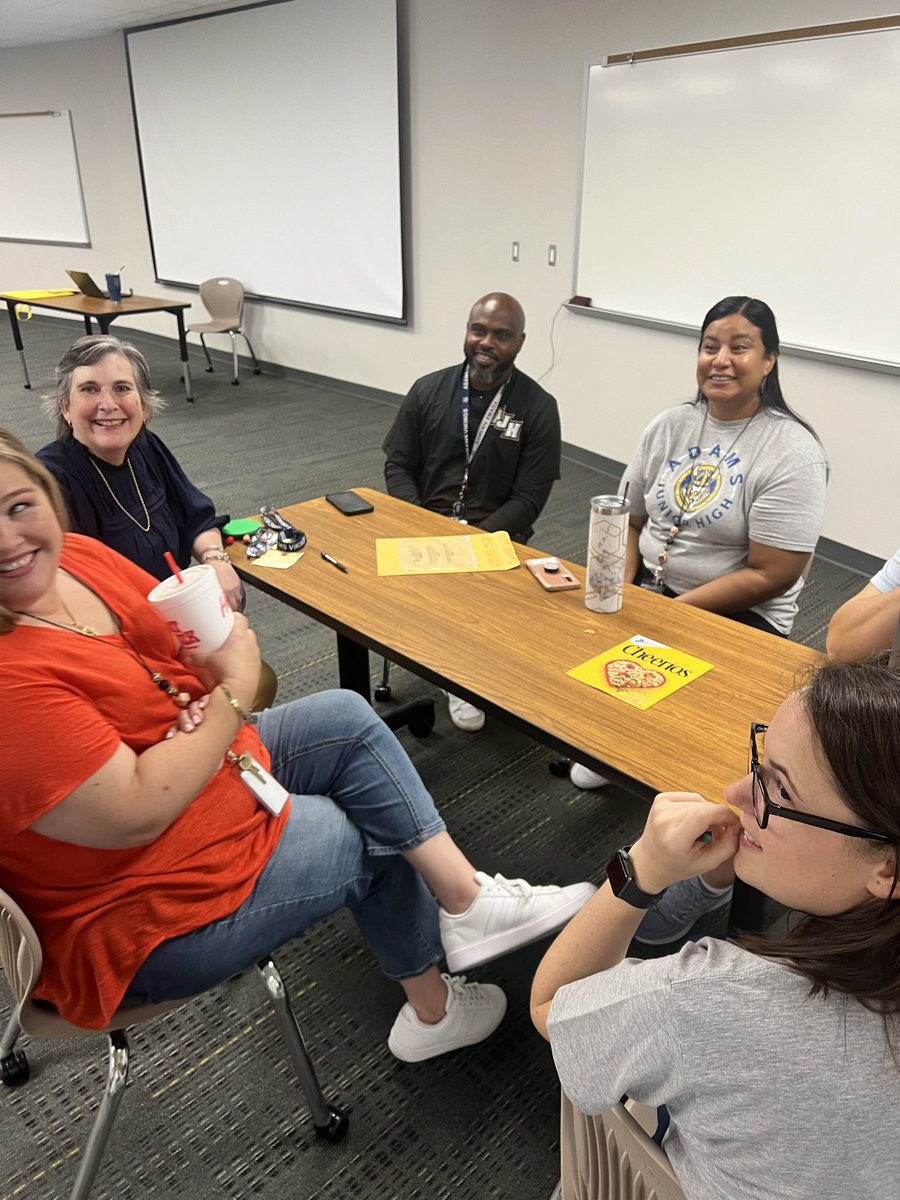 AdamsVikings's tweet photo. Our staff is THE BEST! Great team building as we prepare for year 5! Go Vikings! #AlwaysbeaViking https://t.co/qGQShOZDAR