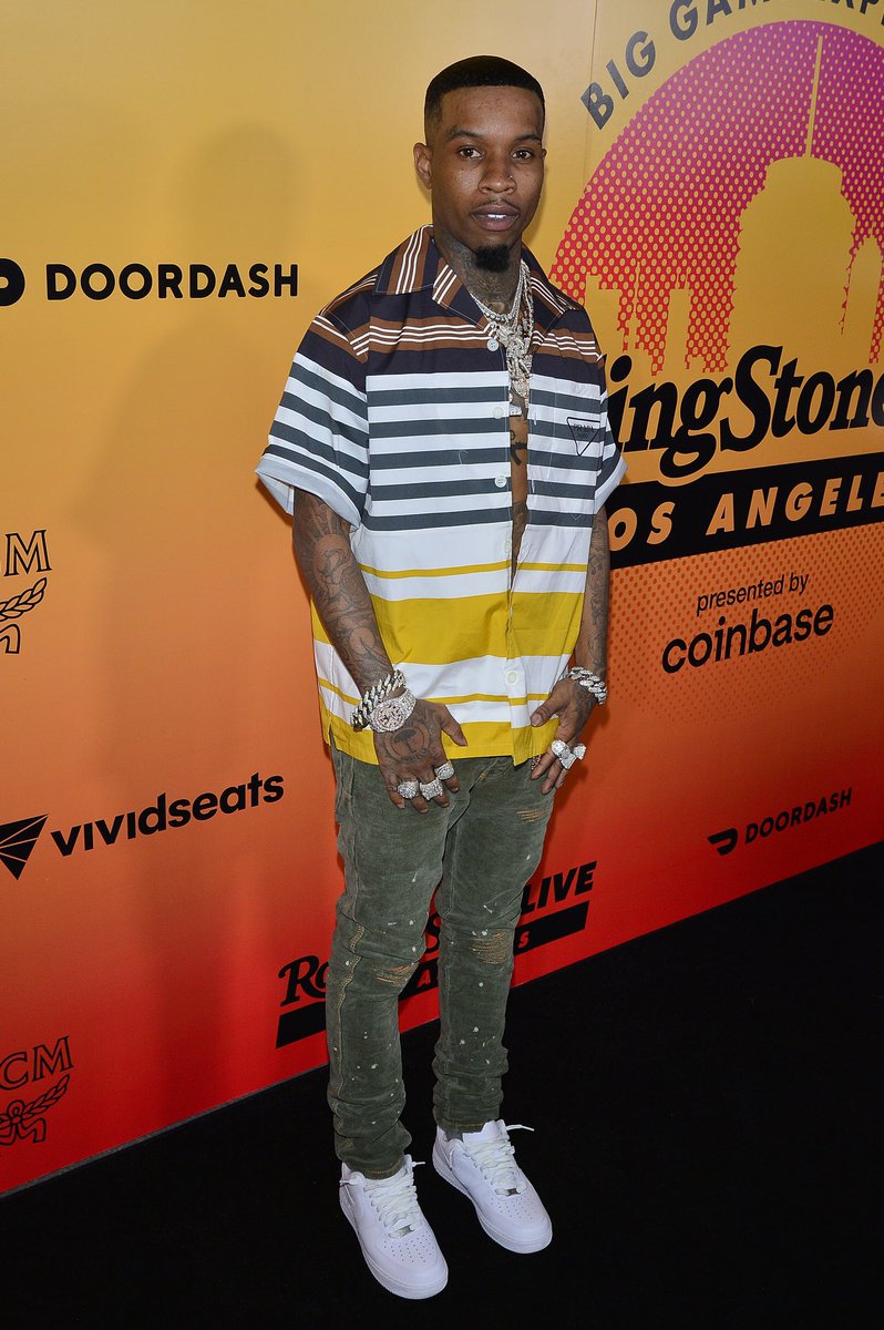 TheShadeRoom's tweet photo. According to Meghann Cuniff, Tory Lanez has been sentenced to 10 years in state prison for shooting Megan Thee Stallion. As we previously reported, the singer was initially facing a 13-year sentence. 📸:(@gettyimages ) https://t.co/nrmJGXLhZ8