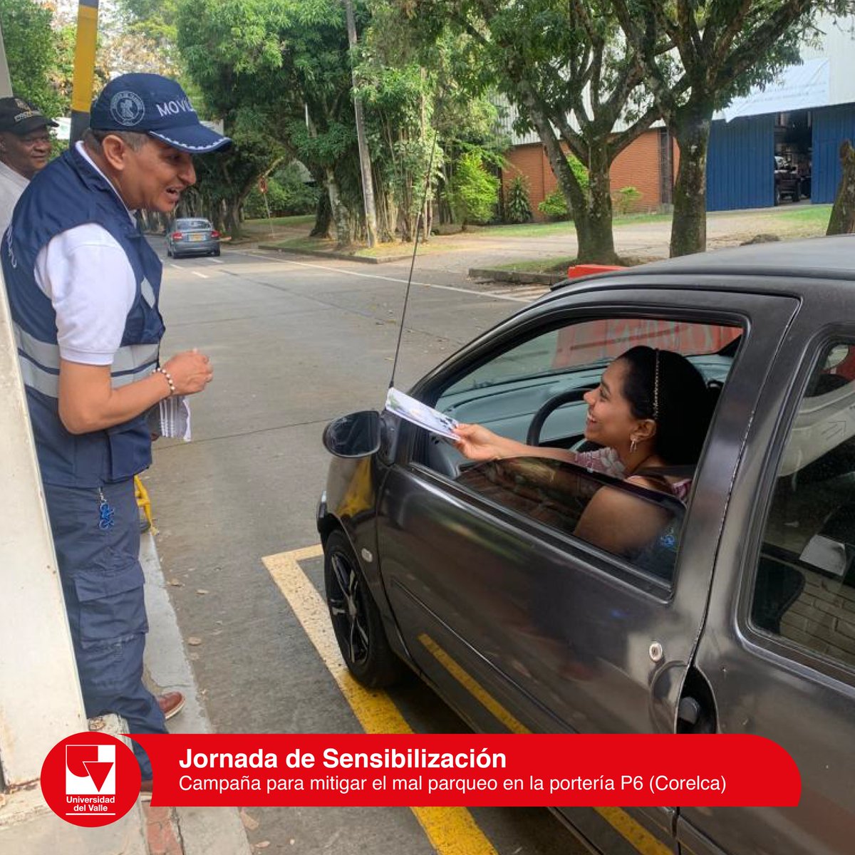 sunivalle's tweet photo. En el marco de los programas de gestión “protección de actores viales vulnerables” y “gestión de la velocidad segura” del Plan Estratégico de Seguridad Vial, se realizó con el apoyo de la Secretaría de Movilidad, una campaña para mitigar el mal parqueo en la portería P6. https://t.co/1zwncagcow