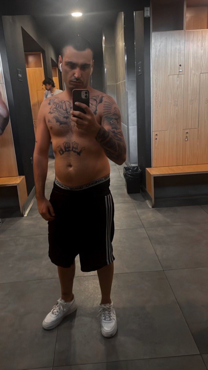 Berto_98_98's tweet photo. 3 meses ✅🏋️‍♀️💪
#gym #GymMode #gymtime https://t.co/m11OxIghg0