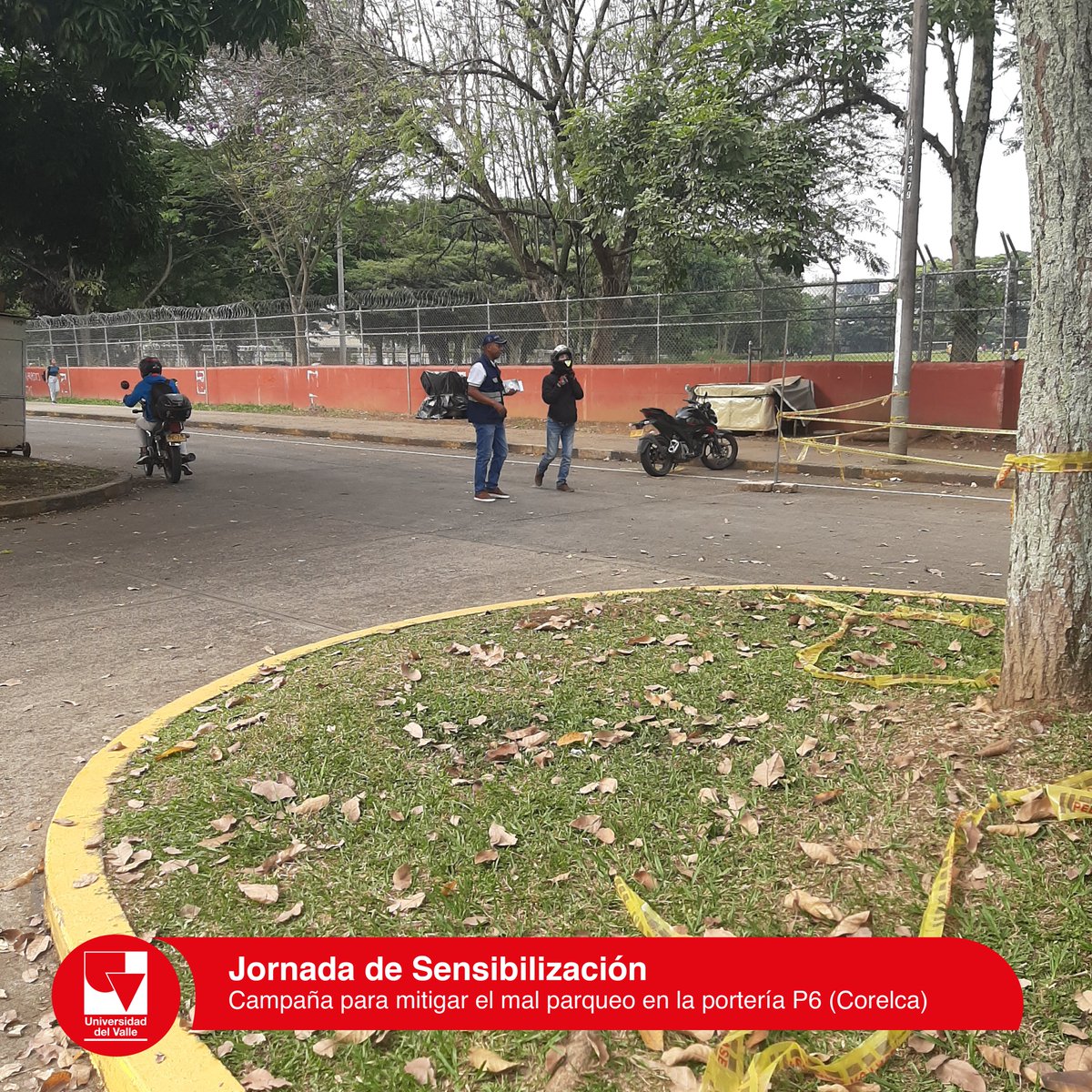 sunivalle's tweet photo. En el marco de los programas de gestión “protección de actores viales vulnerables” y “gestión de la velocidad segura” del Plan Estratégico de Seguridad Vial, se realizó con el apoyo de la Secretaría de Movilidad, una campaña para mitigar el mal parqueo en la portería P6. https://t.co/1zwncagcow
