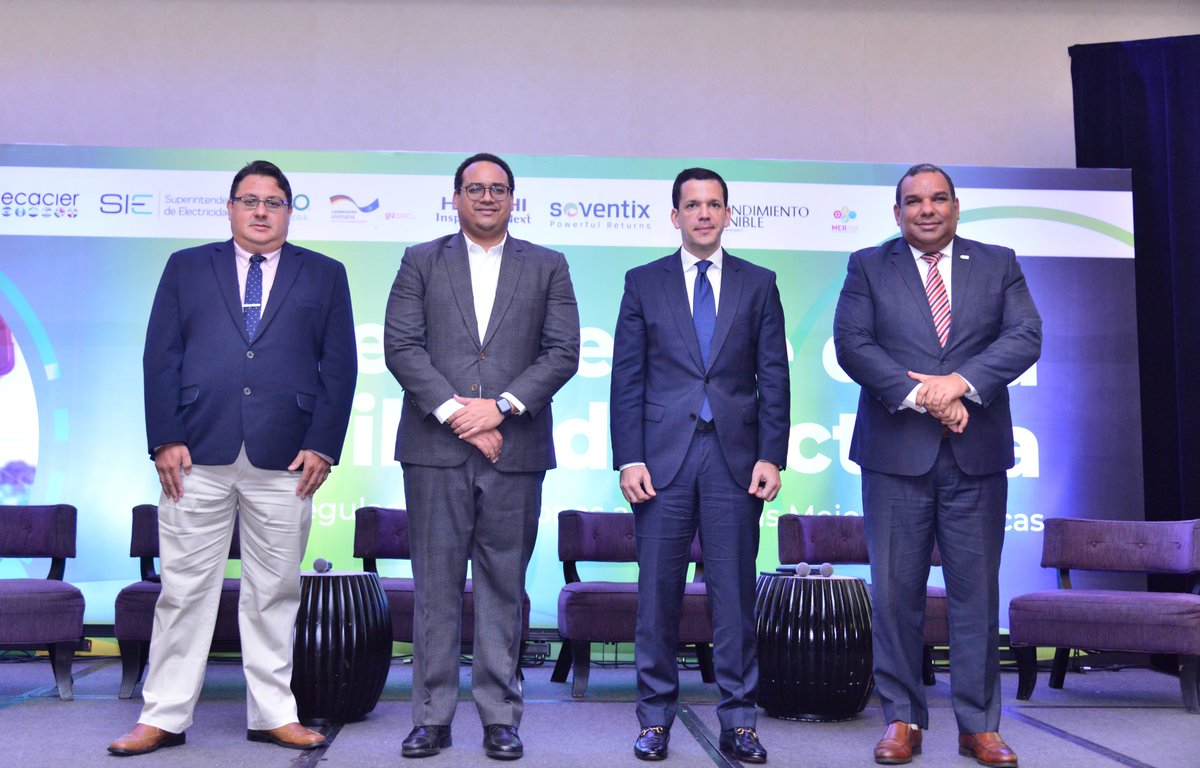 El superintendente Astacio, presentó la charla magistral “Regulación para la Transición Energética Abordada desde la Perspectiva de la Oferta y la Demanda”, En Taller Despliegue de la Movilidad Eléctrica, organizado por el <a href="/CECACIER/">CECACIER</a>  con la colaboración de la @siegobrd.