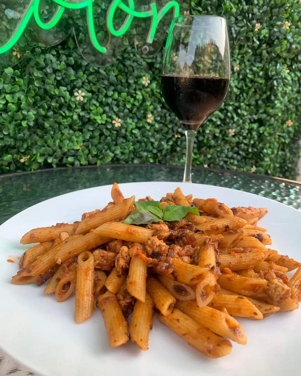 SoyGreenSV's tweet photo. Si eres amante de las pastas 🍝 no puedes dejar de probar esta opción😊 con salsa boloñesa, tempeh y albahaca 🍃
Estamos en Antiguo Cuscatlán https://t.co/hAutS3Aw0U