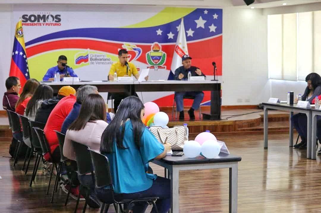 torrealbaf's tweet photo. #8Ago || Desde el Salón "Morochito" Rodríguez del @INDeporteVE participamos en la Jornada de Trabajo N°74 de la Vicepresidencia Social y Territorial.
@NicolasMaduro 
@delcyrodriguezv 
@MervinMaldonad0
@ViceSocialT_ve https://t.co/uEx9Jlh4K7