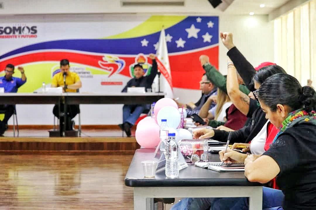 torrealbaf's tweet photo. #8Ago || Desde el Salón "Morochito" Rodríguez del @INDeporteVE participamos en la Jornada de Trabajo N°74 de la Vicepresidencia Social y Territorial.
@NicolasMaduro 
@delcyrodriguezv 
@MervinMaldonad0
@ViceSocialT_ve https://t.co/uEx9Jlh4K7