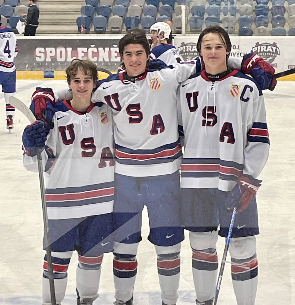 Congratulations to Carter Murphy, Jackson Crowder and Blake Fiddler (Captain!) in their 2nd place #FiveNations finish wearing the red, white and blue! 🇺🇸💚🖤🇺🇸

#gostarselite #elitedna #greenhelmets