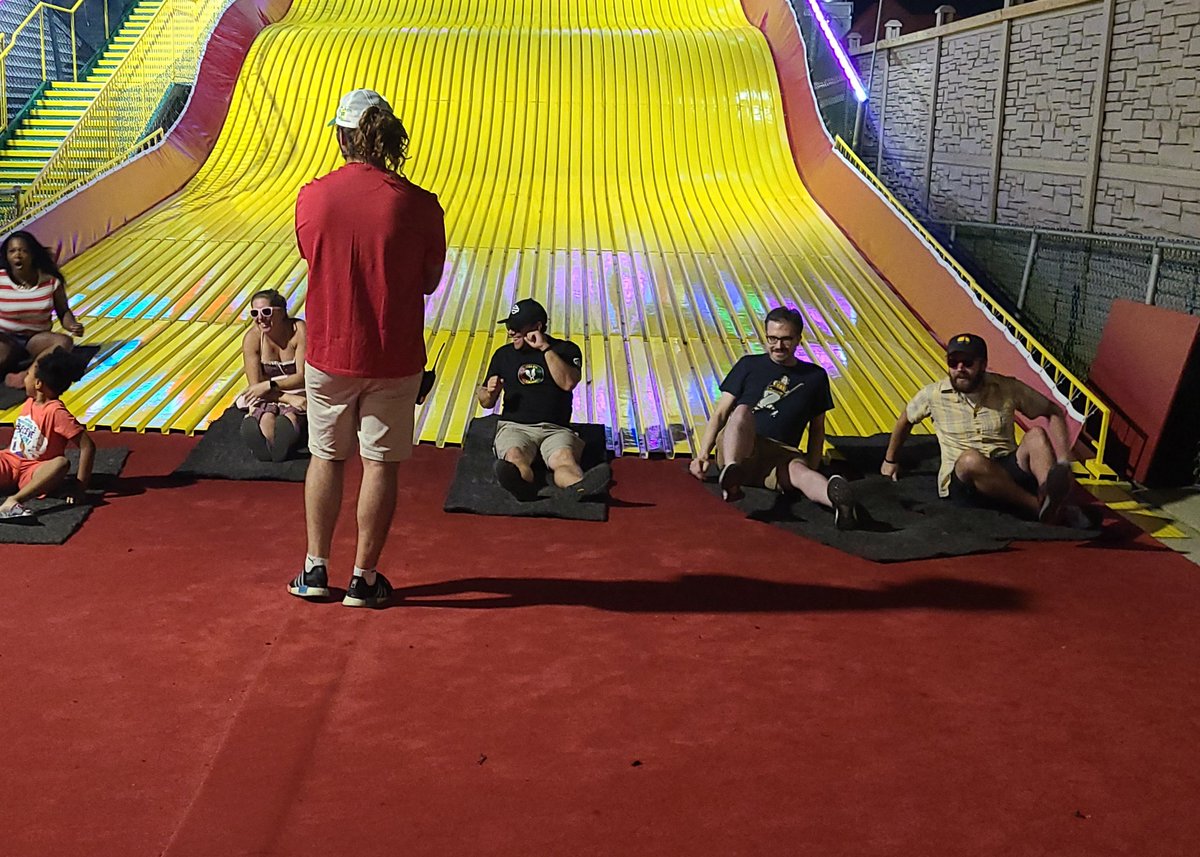 pookondotcom's tweet image. Wisconsin State Fair Giant Slide rage from Saturday. My old bag a' bones didn't try it, but Jenny, Andy, Kyle and Kevin did. It wasn't a fair race as all didn't push off at the same time, so let's just say they all finished in Fun Place. #WIStateFair