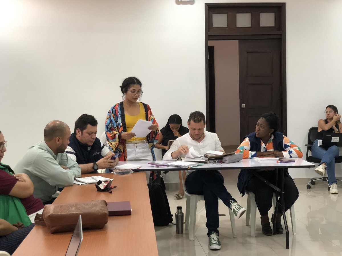 FelipRamirez_'s tweet photo. A esta hora nos encontramos reunidos con las autoridades del resguardo y cabildo indígena Kwesx Kiwe Nasa, la Defensoría del Pueblo, la Personería Municipal, el ICBF y nuestro equipo de trabajo de las Secretarías de Asuntos Étnicos y Hacienda.

Generamos este espacio para escuchar a nuestras comunidades y dar seguimiento a los acuerdos adquiridos en la pasada mesa de concertación indígena. 

Con esta acción, reafirmamos que en Jamundí somos garantes de los derechos y garantías de las comunidades indígenas de nuestro territorio. 

#GobiernoDeLosCiudadanos