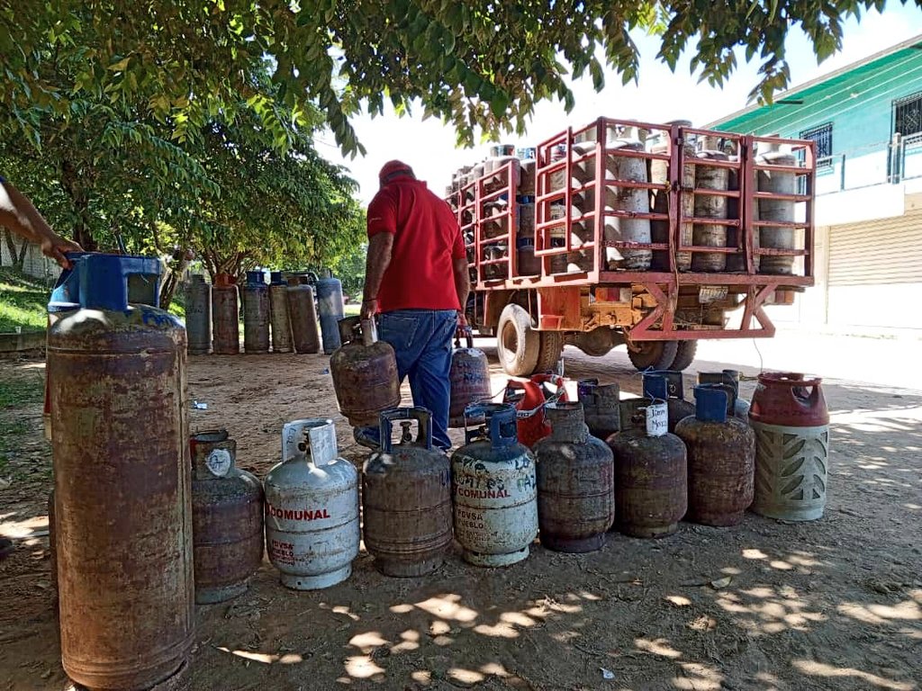 Combatientes con Maduro tweet media