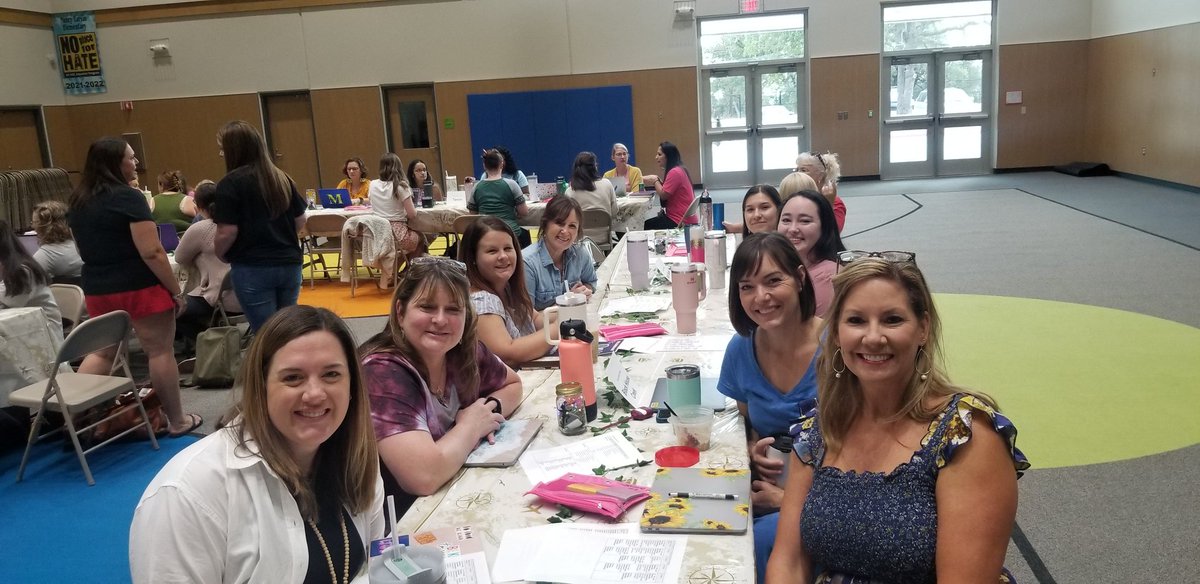 #1LISD has the B E S T kinder and first grade teachers and reading specialists! They are collaborating to build literacy attitudes and aptitudes for life in each and every one of our kiddos! #SkillWillThrillOfReadingTeachers