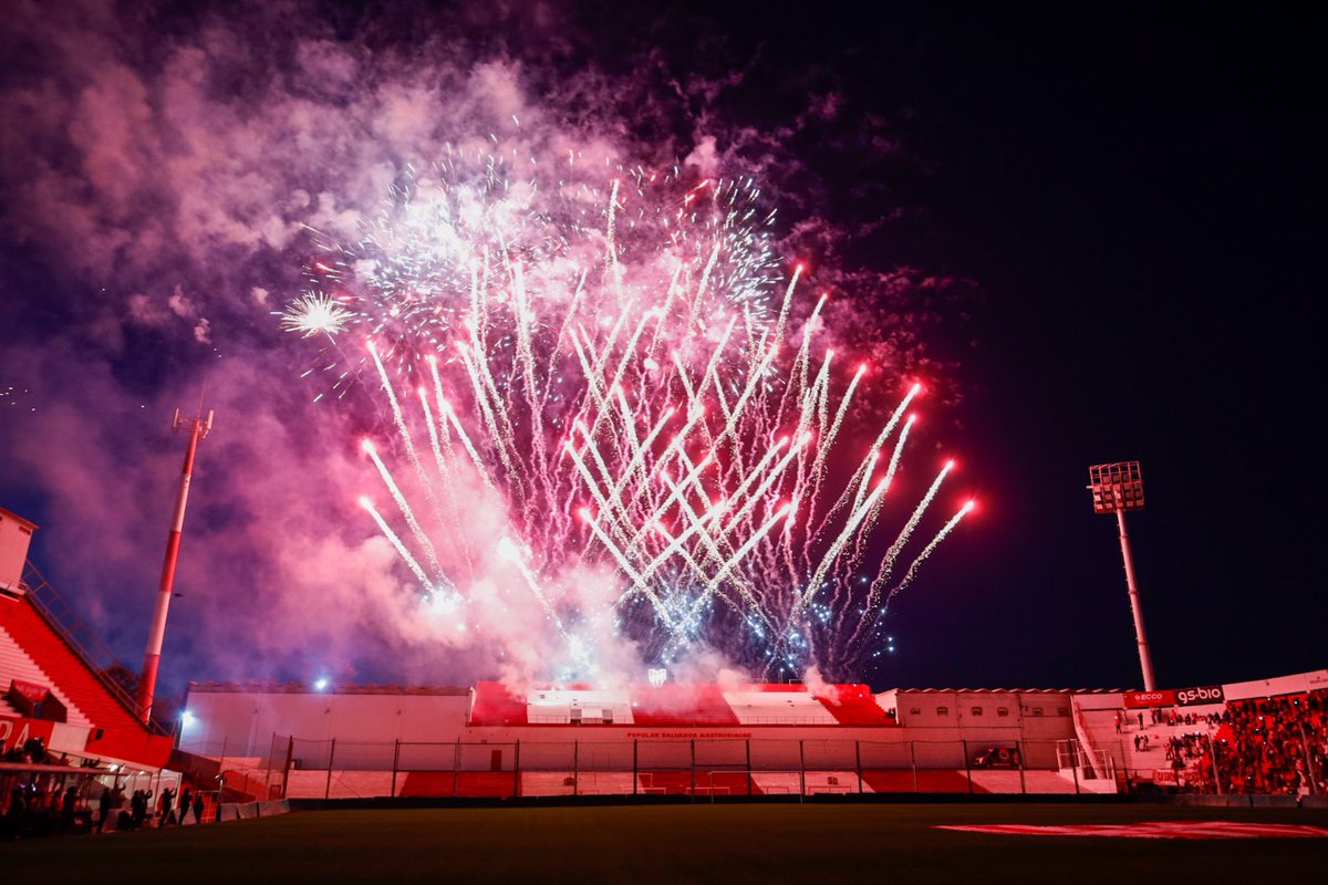 Desde hace 105 años, el 19:18 se tiñe de rojo y blanco 🔴⚪️

#CumpleGlor105o 🇦🇹