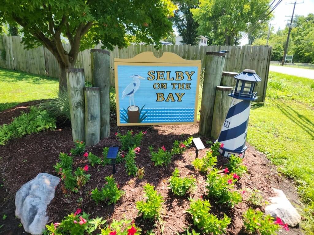 LeandraBumbico's tweet photo. @LukeBumbico @Pirates Maybe that’s why the neighborhood sign made it’s returning debut today! https://t.co/MdEJyke8KG