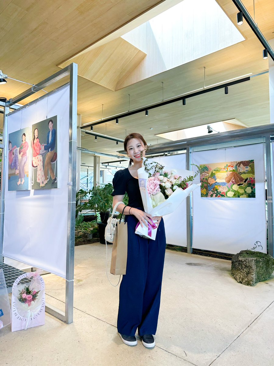 개인전 잘 마무리했습니다💜
6일동안 2000명 정도 왔다네요🥹
와주신분들 응원해주신 분들 모두 감사합니다❗️

또 재미난 일을 꾸미고 있으니 다음 행보도 기대해주세용🩷🩷