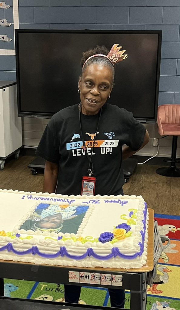 We celebrated this amazing woman today! 30 years of dedication and hard work at our beloved DWE! And she always does it with a smile. We love you Ms Pam❤️🐬 <a href="/HumbleISD_DWE/">Deerwood Elementary</a>
#DWEJOY