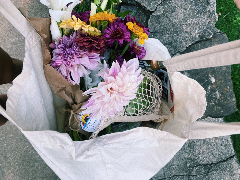 ImaniGivertz's tweet photo. Life is so sweet and for some reason the farmers market is one of the best reminders. 
Cc: @bby_driver https://t.co/eDKNfhKZl2
