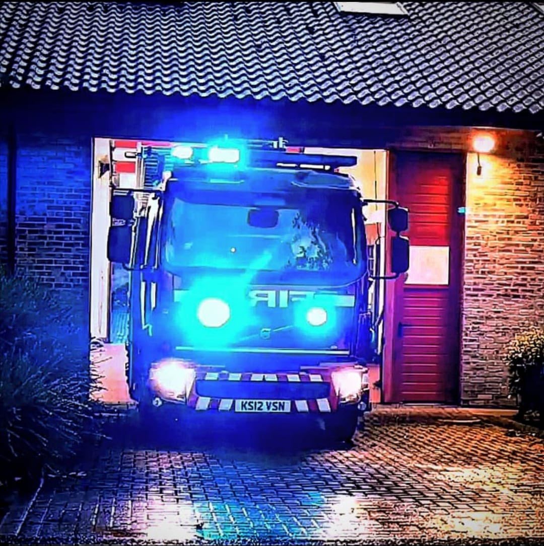 📟🔥FIRE CALL🔥📟

Type-Water rescue 
Date-08/04/23
Time-2218pm
Address-,Riverside way, Brandon 

🚒1xBrandon
🚒2xBury st edmunds 
 
Crews were called to a male in the water. Upon arrival a male was out of the water and first did was given.