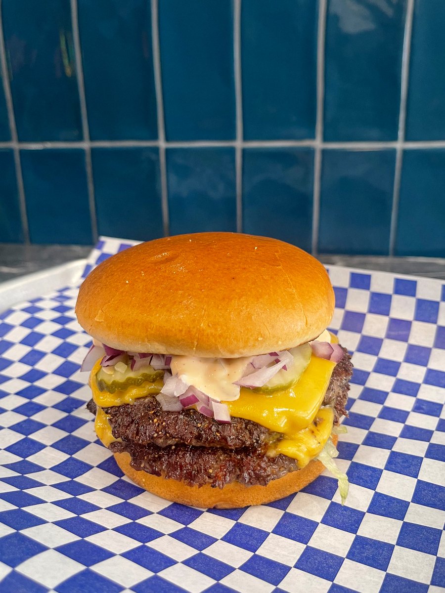 Ben Hundreds tweet media