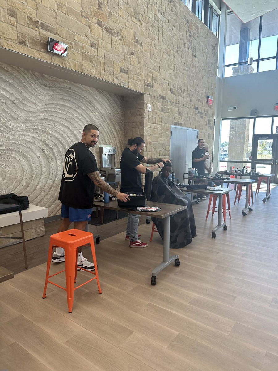 HumbleISD_ACE's tweet photo. Thank you to @ACE_WatchDOGS for bringing in backpacks and barbers for our ACE community!! What a great event! Thank you for our anonymous donor! We are so blessed! @HumbleISD @Marilyn_Mann1 @Christy_Erb #shinethelight #senditon #youvebeenchosen https://t.co/8uxs3ng6FH