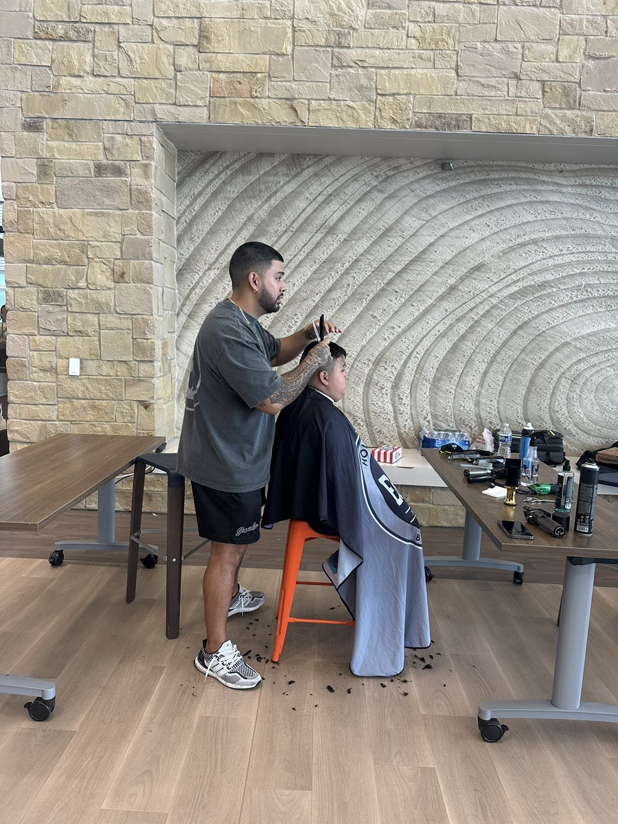HumbleISD_ACE's tweet photo. Thank you to @ACE_WatchDOGS for bringing in backpacks and barbers for our ACE community!! What a great event! Thank you for our anonymous donor! We are so blessed! @HumbleISD @Marilyn_Mann1 @Christy_Erb #shinethelight #senditon #youvebeenchosen https://t.co/8uxs3ng6FH