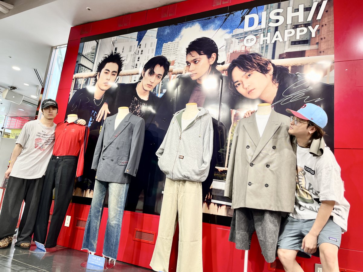 dish_info's tweet photo. New EP
『HAPPY』本日発売！

#橘柊生 と #泉大智 が、
タワレコ渋谷店・池袋店に行ってきました！
タワレコ渋谷店では14日(月)まで衣装展示も実施しています🙌🏻

▼全国のCDショップも是非チェックして下さい🏬
https://t.co/uWLHC5AwwX

@TOWER_Shibuya 
@TOWER_Ikebukuro 
#DISH_HAPPY
#DISH https://t.co/2zu9YiGGJr