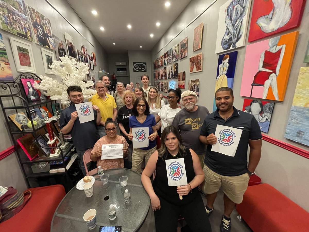 mayorsCAU's tweet photo. The @mayorsCAU #Bronx Boro Director had an amazing night in Riverdale with KRVC & 4BronxProject at their #BreakingBreadBuildingBonds Meet Your Neighbors gathering event! ๐ https://t.co/g58ITEavNp