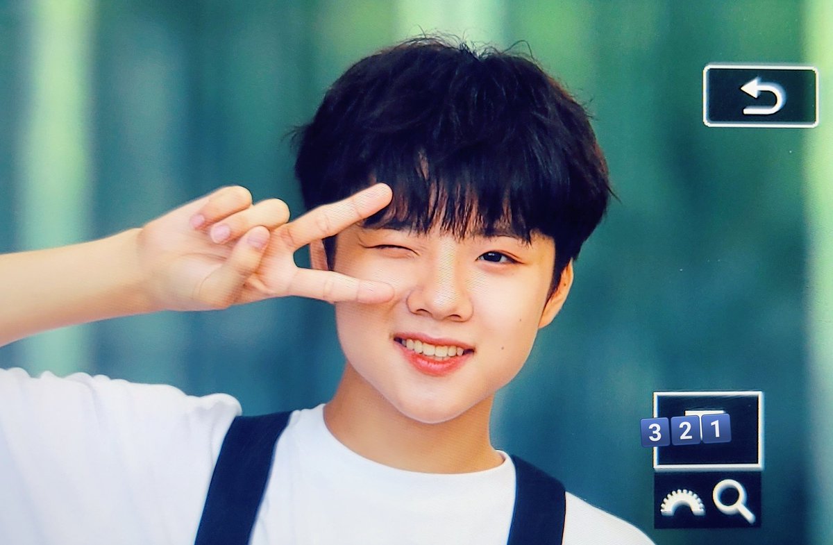 321chanwon's tweet photo. 230809 쇼챔 미팬 #더윈드 #안찬원

👌🏻✌🏻☝🏻🫶🏻
아 진심 찬원이 웃는거 너무예뿜🥹🥹🥹🥹🥹 https://t.co/k5fZzbZ9G6