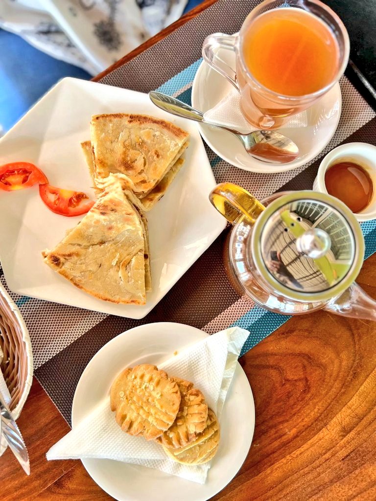 GloFoodsUg2's tweet photo. Join us for a delightful morning! Swing by to savor a cup of chai or coffee, and relish our scrumptious beef or chicken wraps. It's the perfect opportunity to catch up with friends or colleagues. ☕🌯😋🤗

📞0705371888/0764336156 for orders
 #glofoodsug #MorningCoffee https://t.co/YKC9OQSM9T