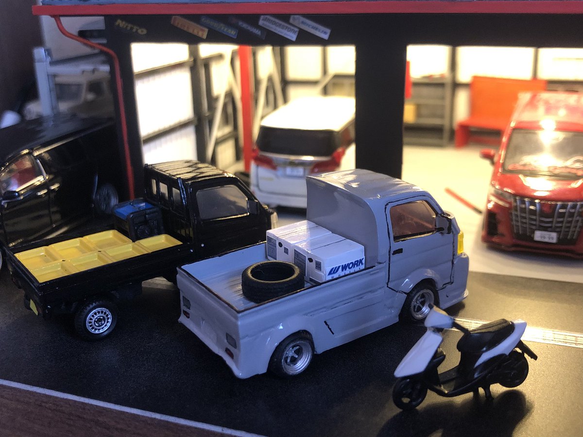 64Remake's tweet photo. #トイズキャビン
 #キャリィガチャガチャ
 #ミニカーカスタム

仕事が忙しくて久しぶりに更新😅

息子とガチャガチャしに行ったらキャリィのガチャガチャ見つけたから回して
1台カスタムしてみましたw

黒のキャリィはノーマルで
グレーはカスタムしたキャリィ✌️ https://t.co/M3vc8a2tNU