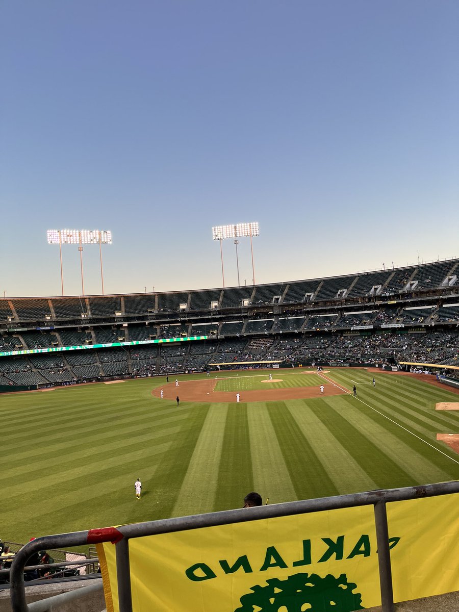 tommy_s52's tweet photo. Beautiful night to yell “fuck John fisher” #rootedinthetown https://t.co/D0brJchCar