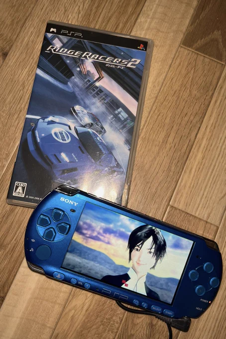 【概況】人生のオトシマエと言うか、どうしても通過していない事が心残りだったPSP及びRidgeRacers2を入手してしまった。最早サポートも完全終了してるのでどこかがイカレたら1発アウトのジャンク品だが頑張れ。ネットにも継ながないソリッドなリッジ専用機。