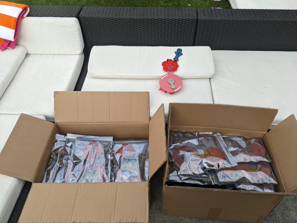 TeamBFBPublic's tweet photo. We did it! We got them, programmed them, assembled them, and packaged them! All 99 of them!
Get them at DC31!
https://t.co/AaMlOq10ol
#Defcon #DEFCON31 #badgelife #plumbus #bigfuckingbadge https://t.co/kOIiOEDPSQ