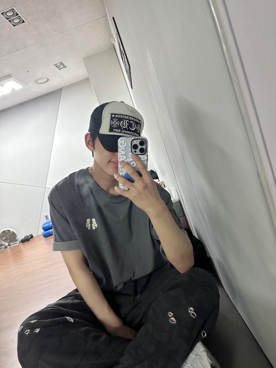 TNX_twt's tweet photo. 출근 완⭐️

#은휘 #HWI https://t.co/NOtTEwe54V