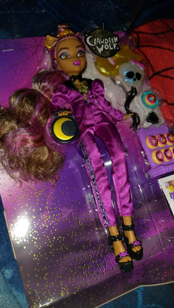 CarvalhoDough's tweet image. I love this girl 😍💜💜💜🐺🌙
#ClawdeenG3 #MonsterHighG3 
#Superball