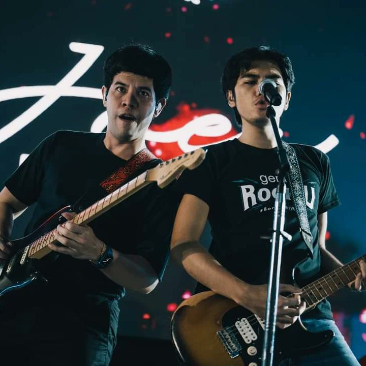 joeyphuwasit_fc's tweet photo. 📷 ภาพความสนุก #genieROCKU เมื่อคืนนี้ ณ มหาวิทยาลัยราชภัฏอุดรธานี ขอบคุณพลังงานดีๆจากชาว มร.อด. มากครับ จนกว่าจะเจอกันใหม่ 🖤
YAMAHA Fazzio presents genie ROCK U #ร็อกทุกสถาบัน
#genierecords #มรอด #UDRU
#Paradox #JoeyPhuwasit #KwangABnormal https://t.co/gWUAhEBjSe