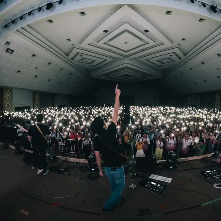 joeyphuwasit_fc's tweet photo. 📷 ภาพความสนุก #genieROCKU เมื่อคืนนี้ ณ มหาวิทยาลัยราชภัฏอุดรธานี ขอบคุณพลังงานดีๆจากชาว มร.อด. มากครับ จนกว่าจะเจอกันใหม่ 🖤
YAMAHA Fazzio presents genie ROCK U #ร็อกทุกสถาบัน
#genierecords #มรอด #UDRU
#Paradox #JoeyPhuwasit #KwangABnormal https://t.co/gWUAhEBjSe