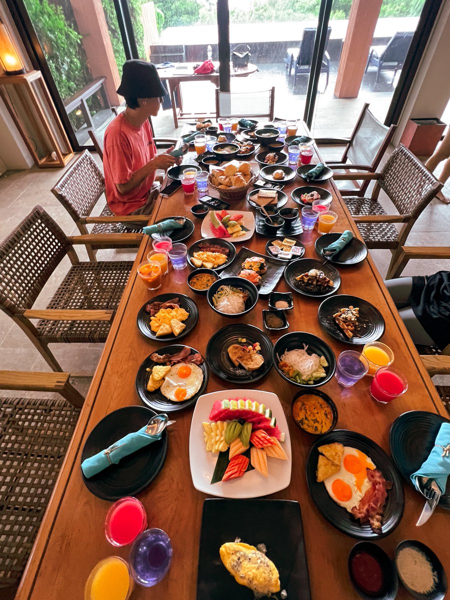 [📷 MARK SHOTS]

The amazing @Sripanwa’s breakfast spread that Mark enjoyed 😋👍🏼

#MarkTuan #Mark 
#마크 #段宜恩 
@marktuan