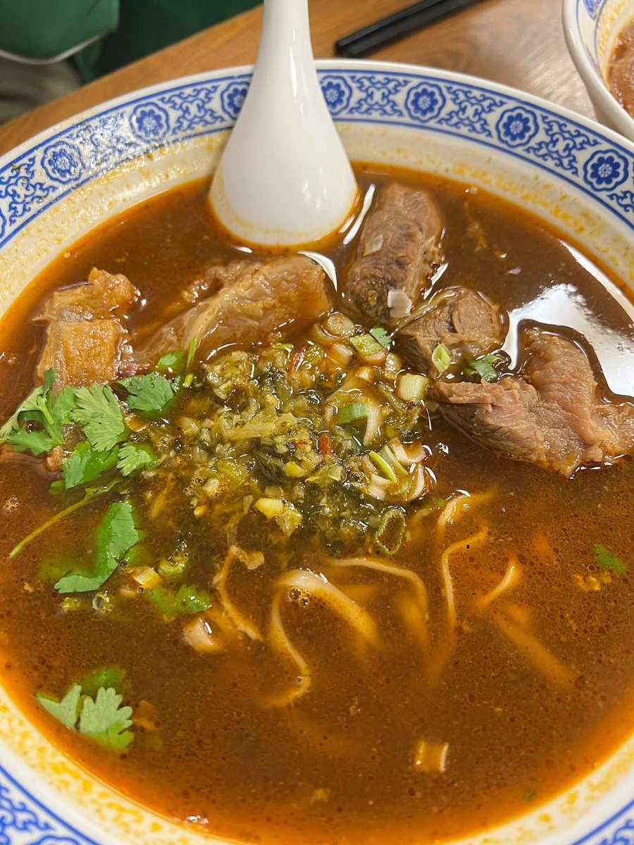 台湾の牛肉麺は久しぶりですが、ちょっと辛いです
#日本
#台湾