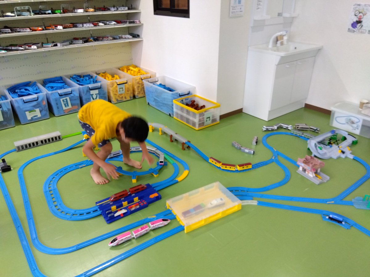 初めてあそべーるラウンジに来ました。プラレールは５年間遊んでいませんでしたが、楽しさを思い出して大興奮。
<a href="/pla_otousan/">さとあつ＠TikTok公式📡“好き”が仕事になる『ゲーム配信サロン』運営中</a>
#あそべーるラウンジ