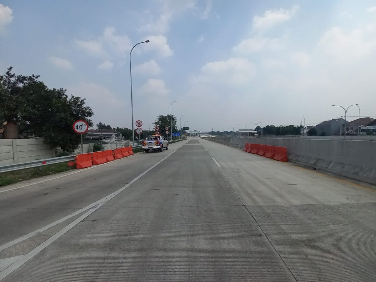 #TolCijagoDepok On ramp Kukusan3 sudah dibuka (11:00 WIB), dan akan ditutup kembali besok pagi (06:00 WIB) setiap harinya. Jaga jarak aman kendaraan anda, patuhi protokol perambuan yang ada, dan semoga selamat sampai tujuan. Terima kasih...