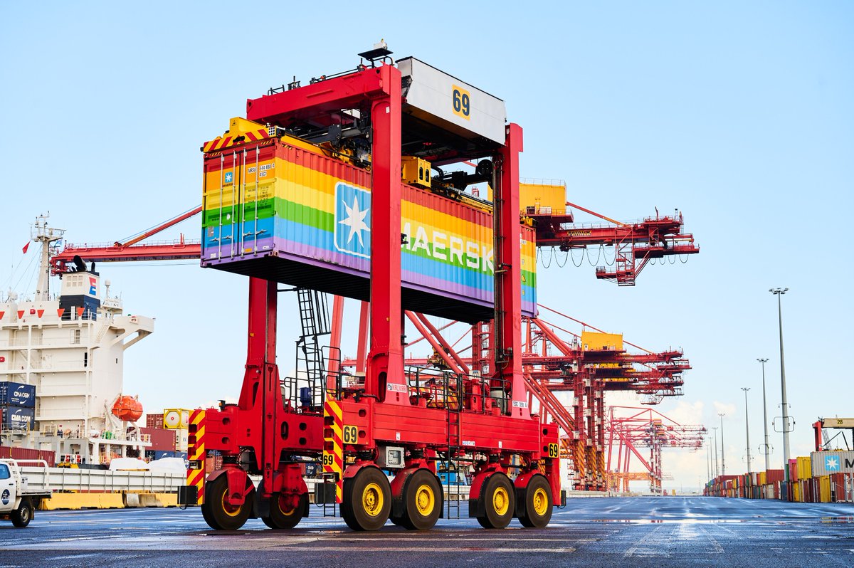 PatrickTerminal's tweet photo. This week we had a special visitor at our Sydney AutoStrad - the @Maersk rainbow container. This specially painted container has been touring the world since 2021 to help shine a light on Maersk's commitment to inclusion & diversity.🌈
#InclusionAllTheWay #rainbowcontainer https://t.co/fKQ0ALgENs