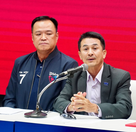 ภูมิใจไทยระวังเจ็บหนัก
เพื่อไทยตั้งรบ.เดินเกมทางลึก
ก้าวไกลเดินตามที่ธนาธรเจรจาทักษิณ
สุพิศาลชงโหวตนายกจากพท.
ที่ประชุมสส.ให้ไปหยั่งเสียงปชช.
จับสัญญาณก้าวไกลไม่ปฏิเสธ ไม่โหวตให้พท.
เพราะถ้าไม่โหวตให้ คงพูดออกมาแล้ว

#เพื่อไทยทรยศประชาชน #ภูมิใจไทย #ทักษิณ #ธนาธร #ก้าวไกลการละคร