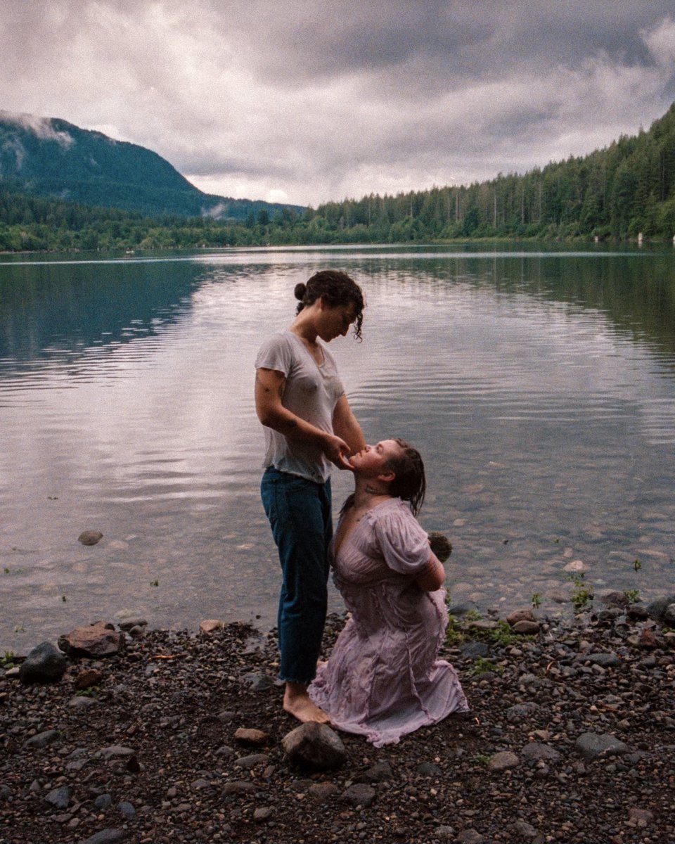 Booking shoots in Seattle for September 💧 outdoor, studio &amp; on location