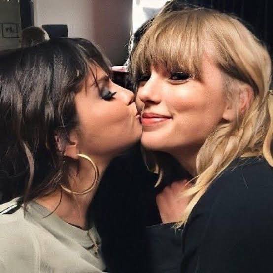 TSwiftNZ's tweet photo. 📸 | @selenagomez is attending tonight’s show! #LATStheerastour https://t.co/a0vyXeoZnK