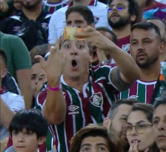de ahora en mas cada argentino que enfrente a un brasilero tiene que llevar bananas, basta de respetar a esta gente que solo incita al odio, me tienen los huevos llenos