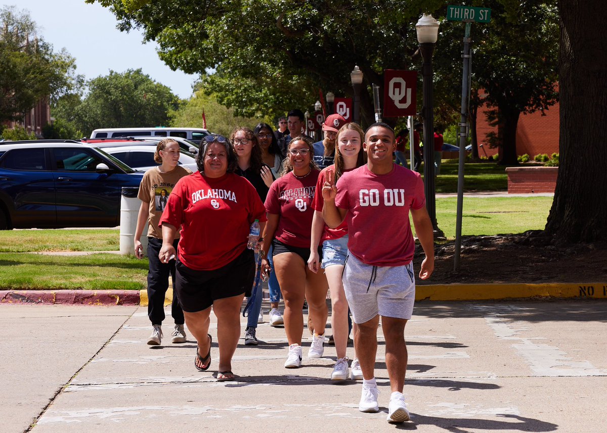 OU_President's tweet photo. Excited to see our students back on campus for #OUMoveIn23! This time of year is so special as we help the newest members of our OU Family feel at home. Looking forward to welcoming the rest of #OU2027 this week! https://t.co/y9dVO57Jst