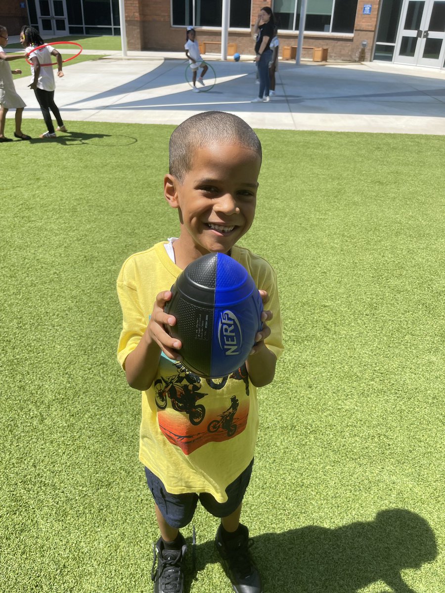 MsKGordon9's tweet photo. What a great first day in first grade!! #FirstGradeRocks #Year5 @ForestLakeEagle @Davis_FLE @Bjackson_FLE https://t.co/kDyTMW2eSW
