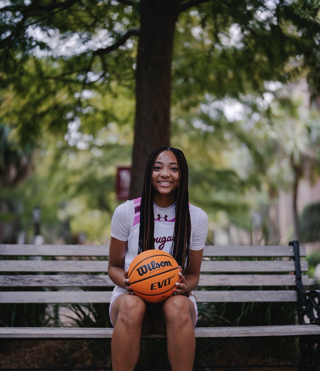 Celinablount's tweet photo. Ephesians 5:16
Thank God for helping me find the right fit. I couldn’t be happier to become a Cougar🐾 @CofCWBB @ALLNHOOPS @lehsgirlsbball #100percentcommitted #TheCollege https://t.co/Yz4x1PKb1f